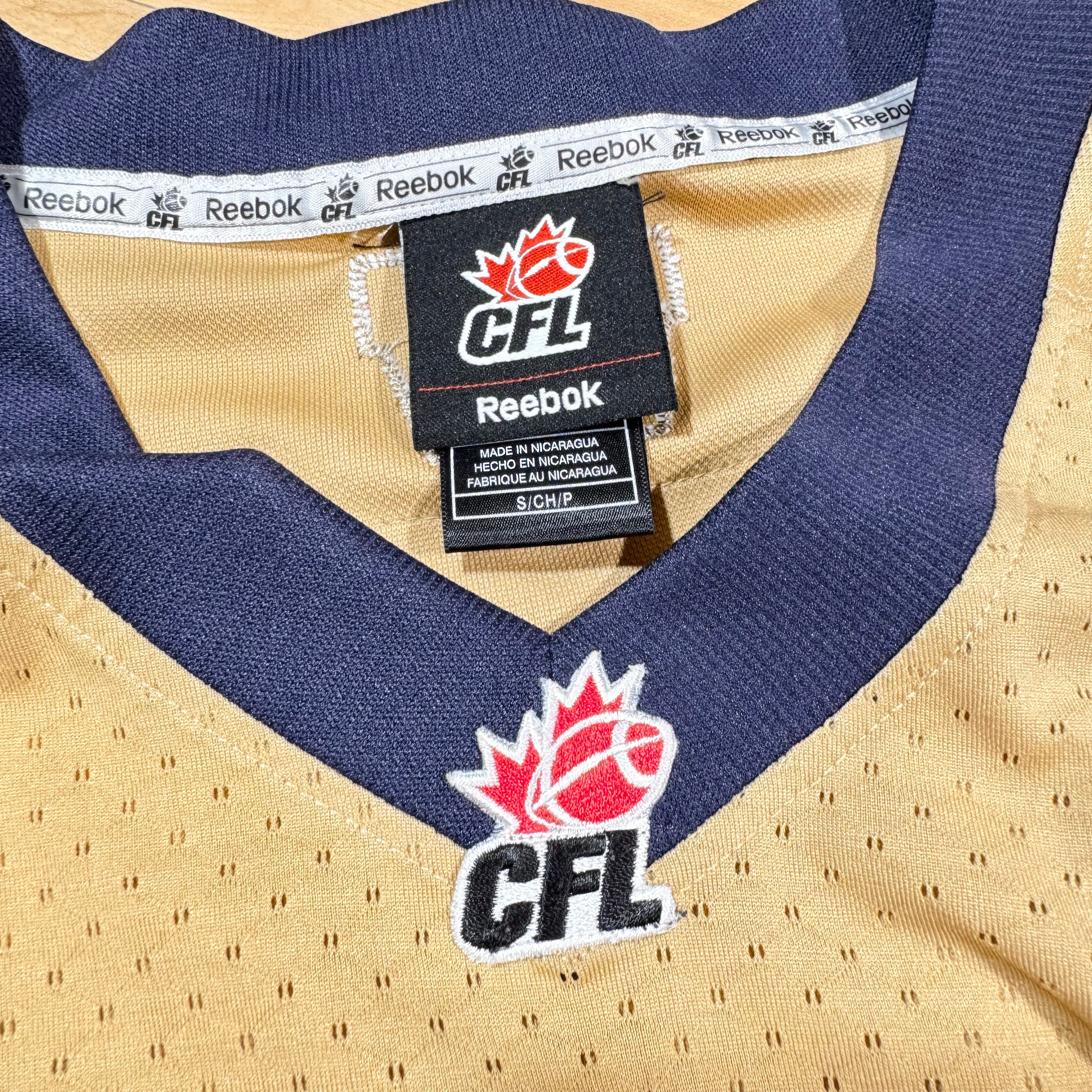 Jason Vega Winnipeg Blue Bombers Vintage Reebok Signed CFL Jersey Size Small