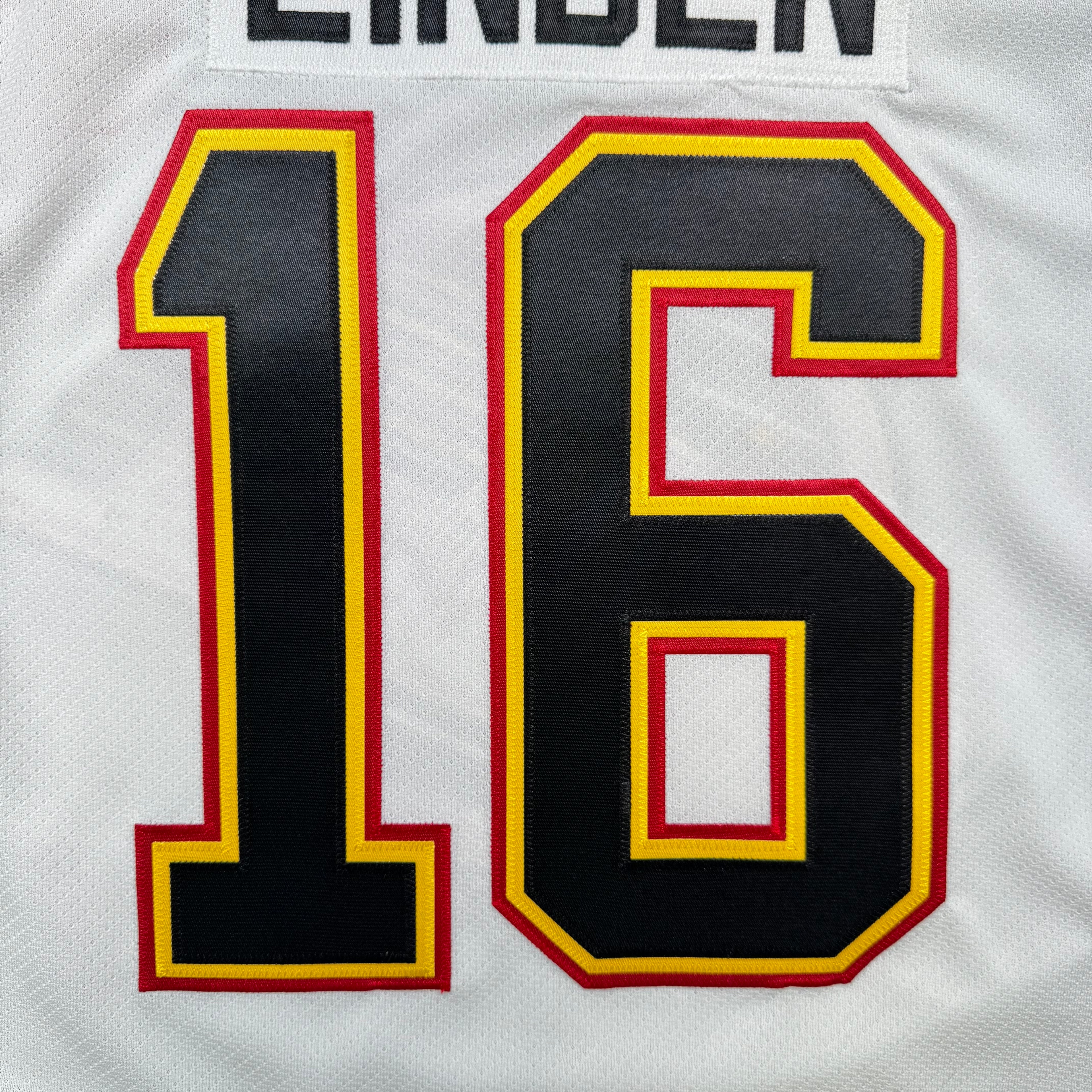 Trevor Linden Vancouver Canucks Vintage CCM NHL Jersey Size Large