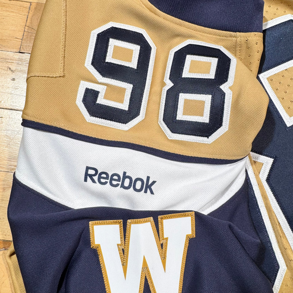 Jason Vega Winnipeg Blue Bombers Vintage Reebok Signed CFL Jersey Size Small