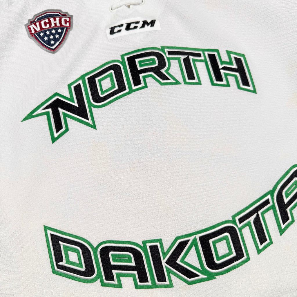 North Dakota Fighting Sioux CCM WCHA Hockey Jersey Size Large