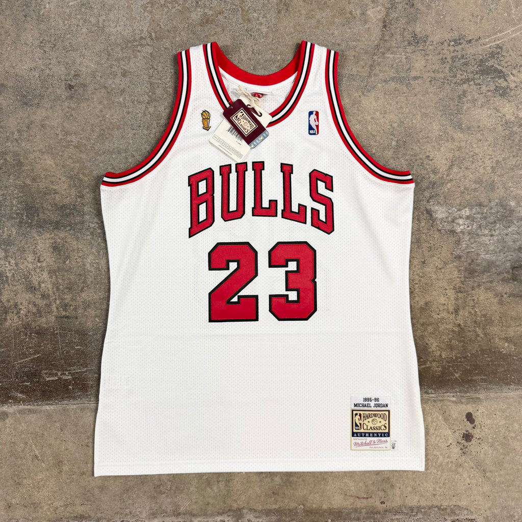Michael Jordan Chicago Bulls 95/96 NBA Finals Mitchell & Ness Jersey Size 48/XL