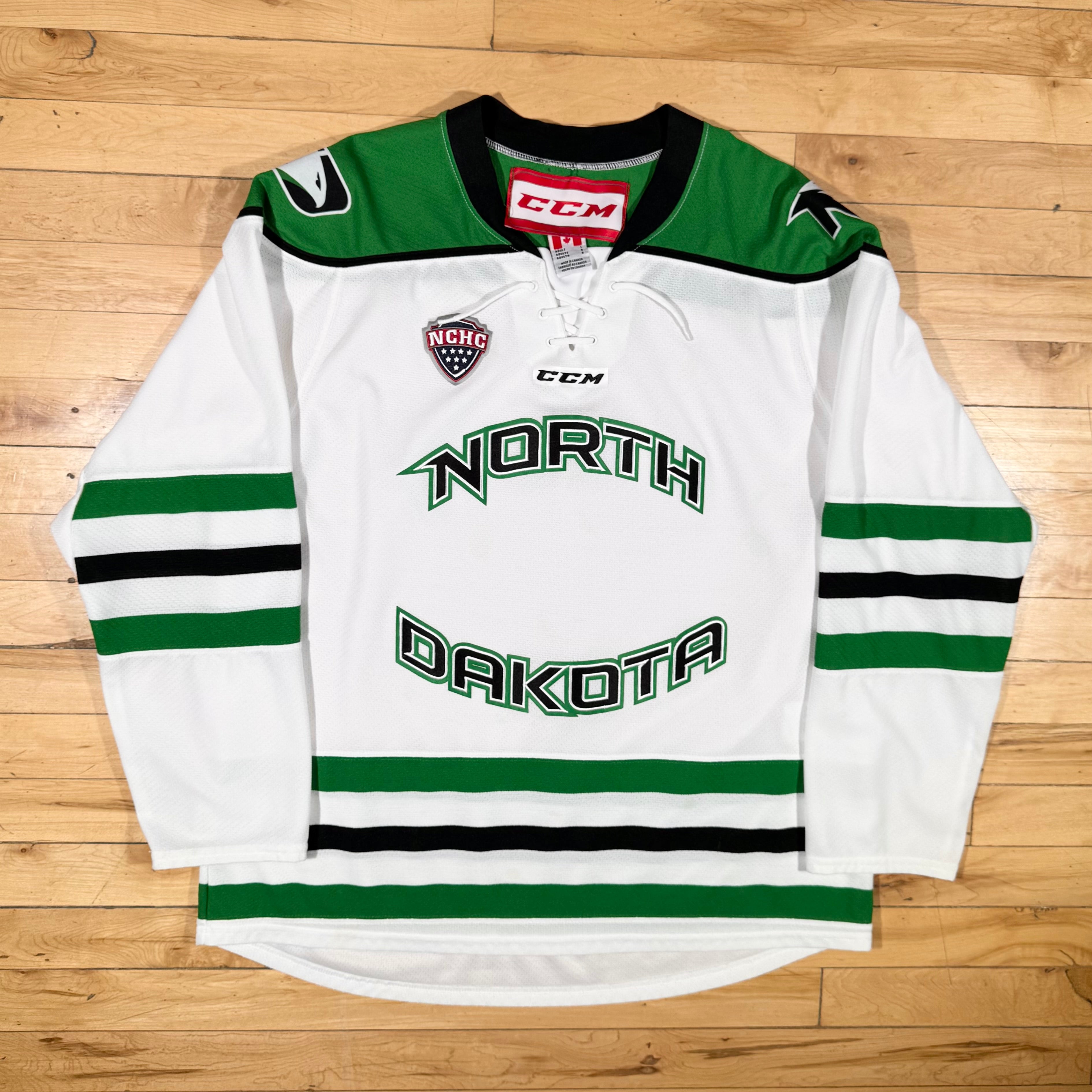 North Dakota Fighting Sioux CCM WCHA Hockey Jersey Size Large