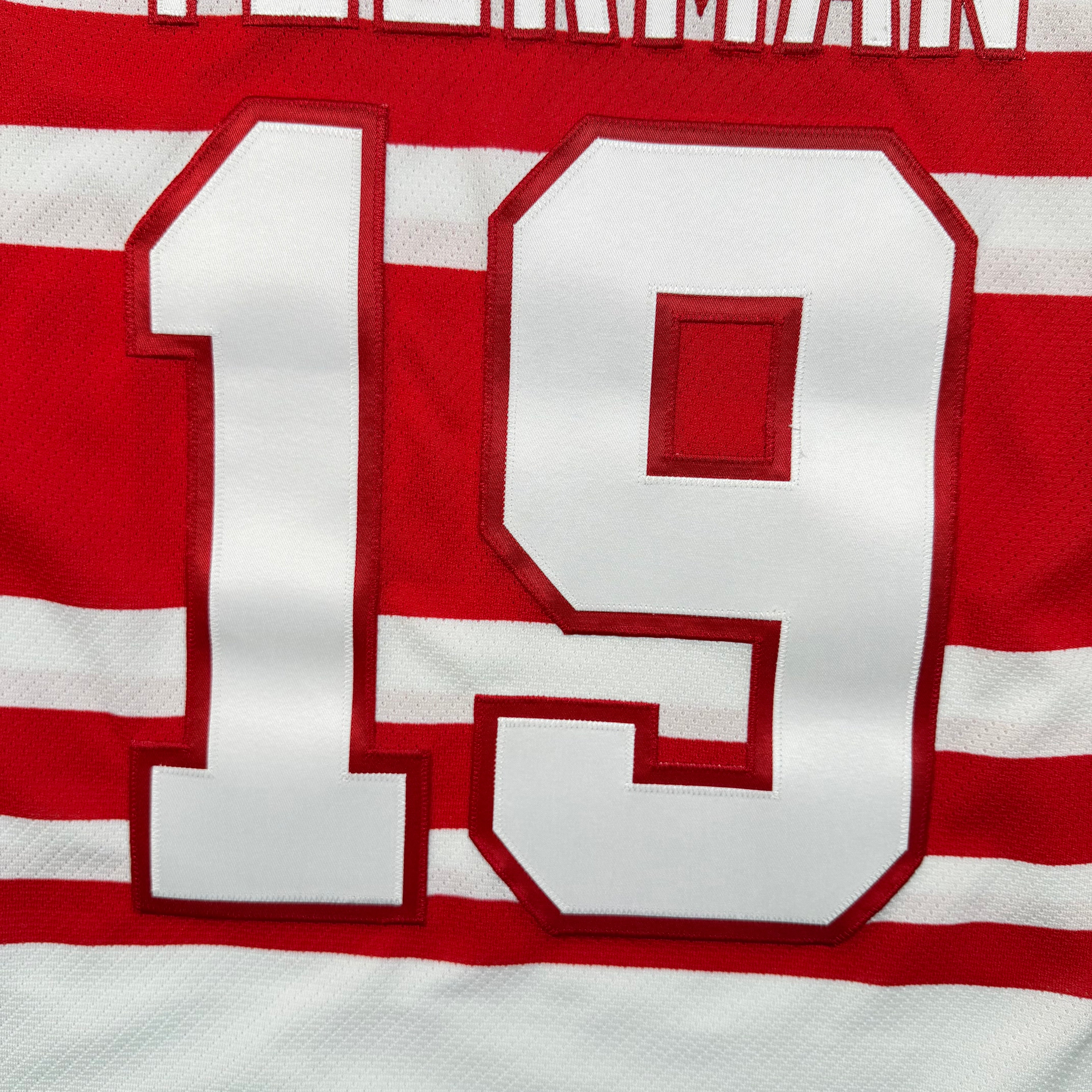 Steve Yzerman Detroit Red Wings Vintage TBTC CCM NHL Jersey - Large