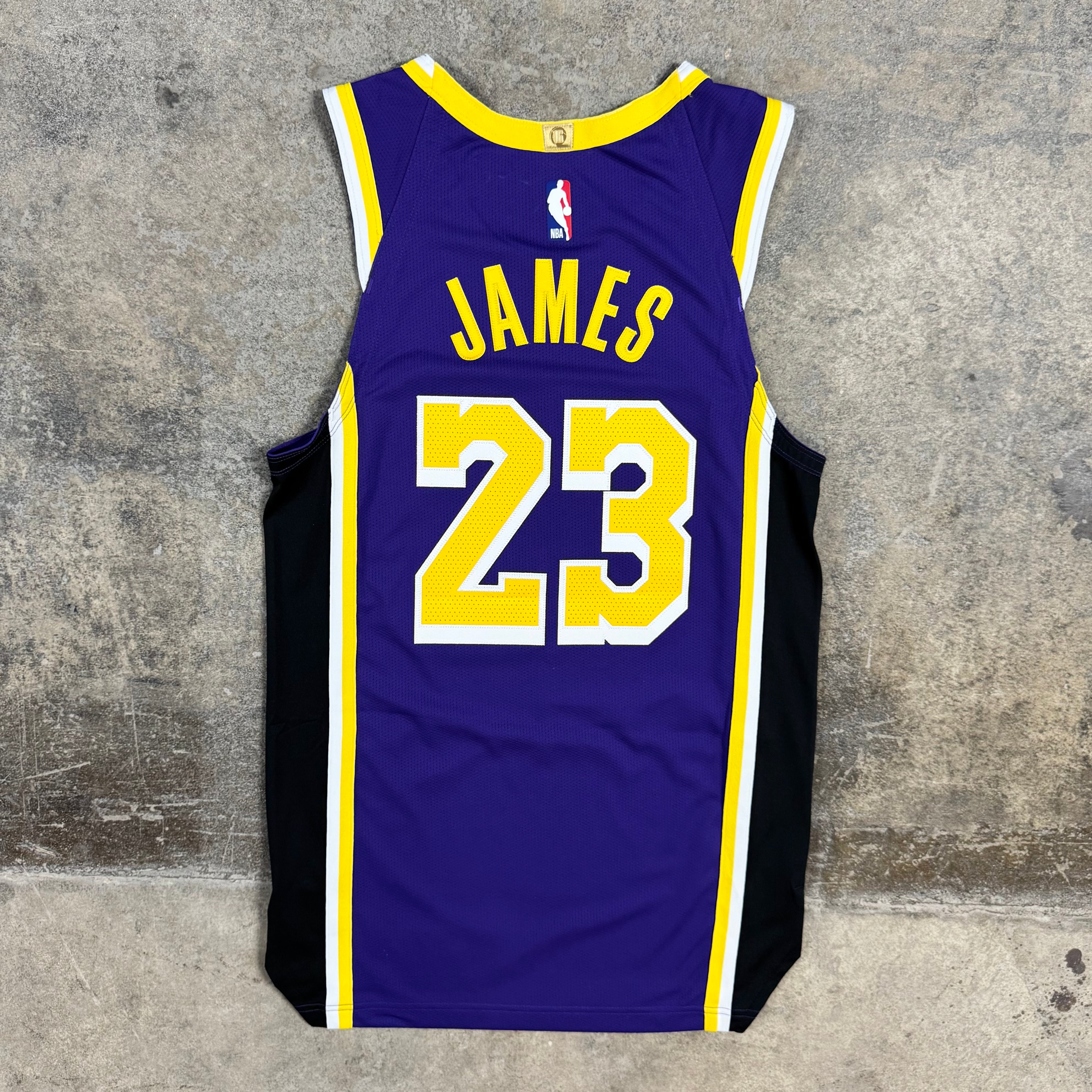 Lebron James Los Angeles Lakers Authentic Nike NBA Jersey Size 40 Small