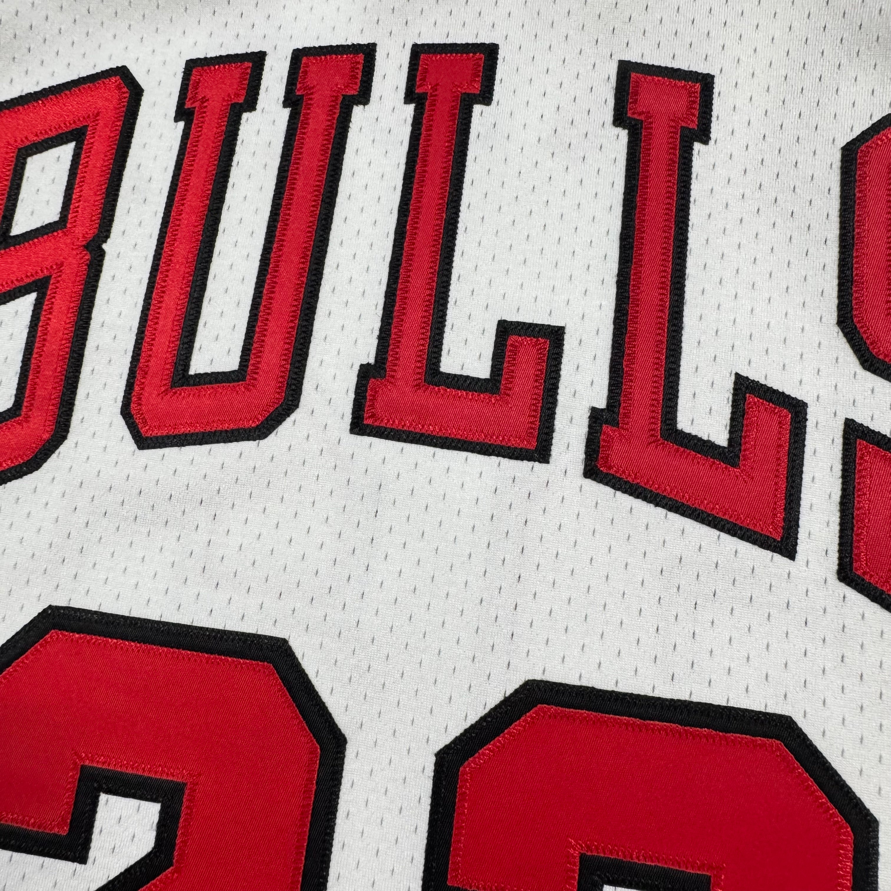 Michael Jordan Chicago Bulls 95/96 NBA Finals Mitchell & Ness Jersey Size 48/XL